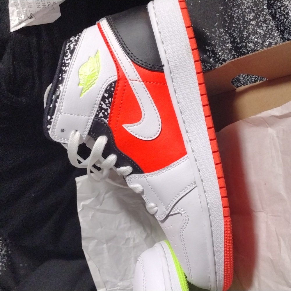 Jordan 1 mid GS 2019 release NO LONGER AVAILABLE